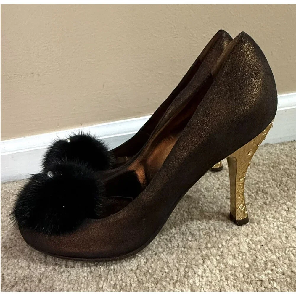 Mariani Studio Bronze Metallic Pumps Womens 7.5 Mink Fur Pom Accent Heels Shoes